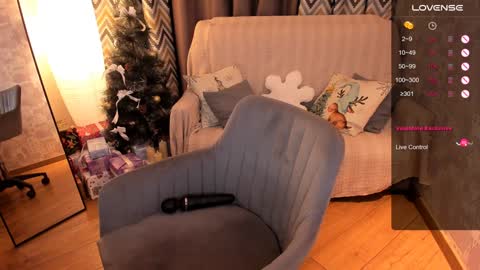 Snapshot of lanablu_ chatting on December 29, 5:10 am Lana online show from December 29, 5:10 am