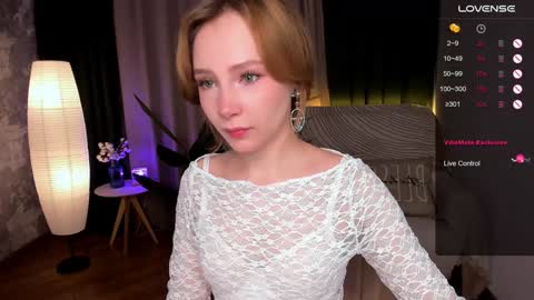Snapshot of lanablu_ chatting on January 18, 1:52 am Lana online show from January 18, 1:52 am
