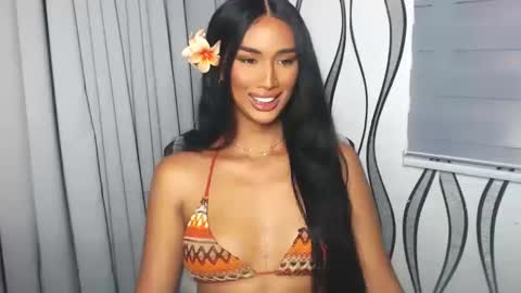 Snapshot of lanadel_hilton chatting on February 12, 10:56 am Lana online show from February 12, 10:56 am