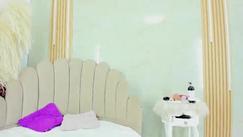 lana online show from September 15, 4:25 am