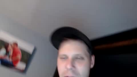 Snapshot of lancehardin chatting on December 5, 12:47 am Lance online show from December 5, 12:47 am