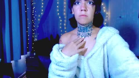 LANNIE   online show from April 12, 3:27 pm