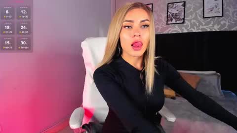 Snapshot of lara_bombshell chatting on February 12, 9:43 pm Lara online show from February 12, 9:43 pm