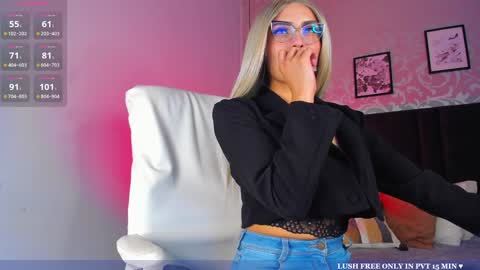 Snapshot of lara_bombshell chatting on January 28, 10:12 pm Lara online show from January 28, 10:12 pm