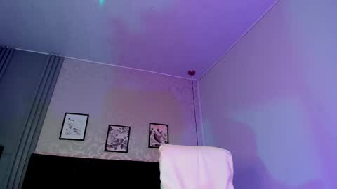 Snapshot of lara_bombshell chatting on March 4, 1:23 am Lara online show from March 4, 1:23 am