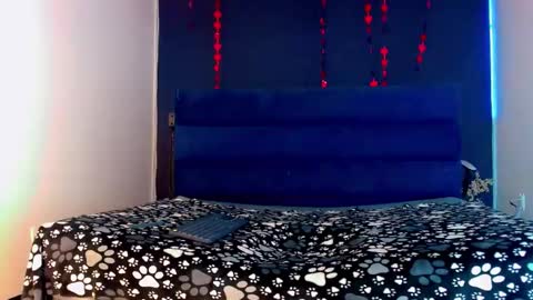 Snapshot of lara_brunette chatting on February 17, 11:44 am Lara Brunette  online show from February 17, 11:44 am