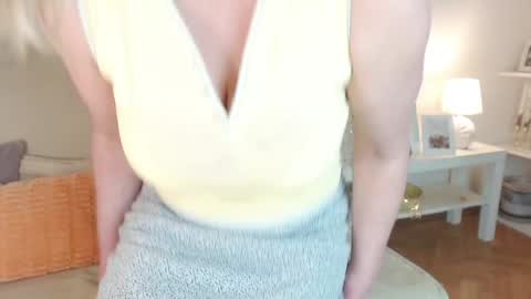 Snapshot of lara_fisher chatting on December 8, 1:25 pm lara_fisher online show from December 8, 1:25 pm