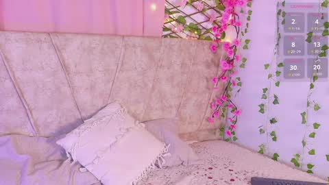 Lara Gill online show from April 4, 7:32 pm