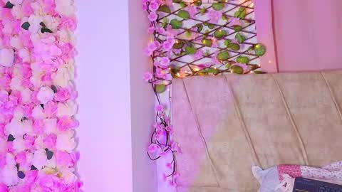 Lara Gill online show from February 28, 10:25 pm