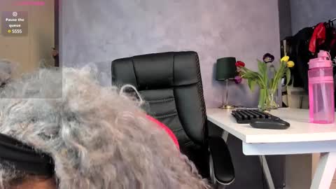 Lara online show from March 8, 2:30 pm