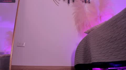 Lara  online show from March 7, 8:33 pm