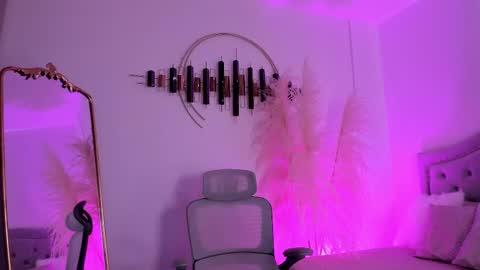 Lara  online show from March 12, 8:20 pm