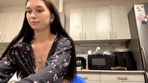 lara online show from April 1, 7:11 pm