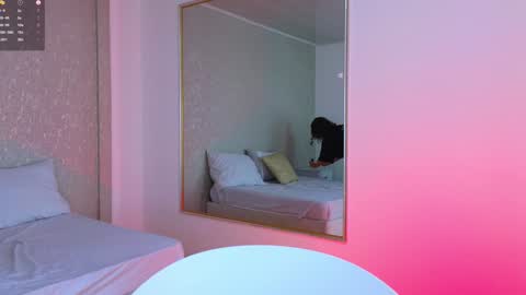Snapshot of laralane_ chatting on February 6, 6:13 pm Lara online show from February 6, 6:13 pm