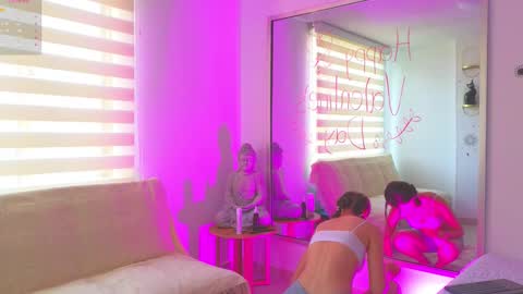 Snapshot of laralane_ chatting on February 19, 12:11 pm Lara online show from February 19, 12:11 pm