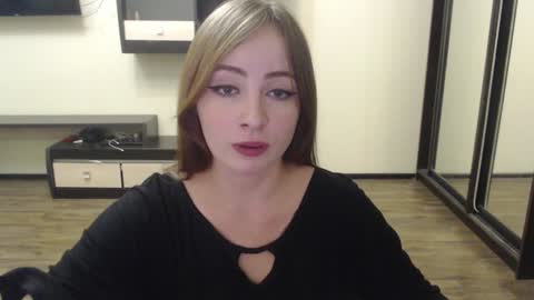 Snapshot of laralianna chatting on December 11, 7:25 pm Laralianna online show from December 11, 7:25 pm