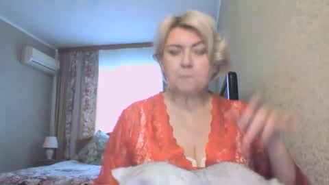 laramrs online show from November 8, 8:06 am