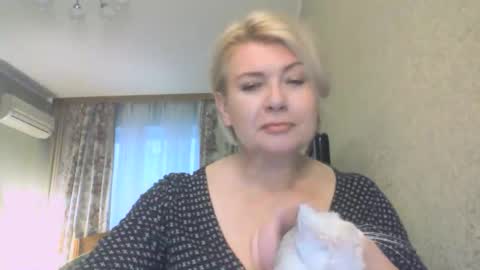 laramrs online show from October 25, 1:44 pm