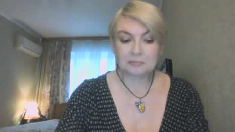 laramrs online show from April 15, 4:43 pm