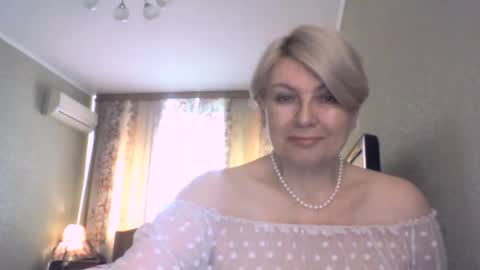 laramrs online show from May 11, 9:05 am
