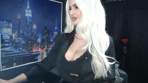 laras_moans online show from January 21, 10:30 am