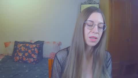 Snapshot of larawintersxxx chatting on March 8, 6:37 pm larawintersxxx online show from March 8, 6:37 pm