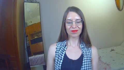 Snapshot of larawintersxxx chatting on February 15, 2:15 am larawintersxxx online show from February 15, 2:15 am