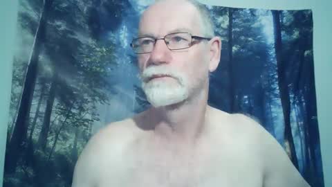 Larbie online show from December 31, 7:40 pm