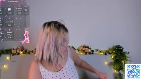 Snapshot of large_ocean chatting on October 25, 3:12 pm Rose online show from October 25, 3:12 pm