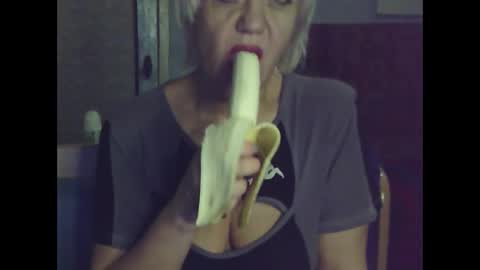 Snapshot of larisaq4ugo24 chatting on February 3, 9:29 pm larisaq4ugo24 online show from February 3, 9:29 pm