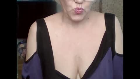 Snapshot of larisaq4ugo24 chatting on September 11, 8:04 am larisaq4ugo24 online show from September 11, 8:04 am