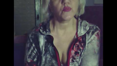 Snapshot of larisaq4ugo24 chatting on March 5, 8:21 pm larisaq4ugo24 online show from March 5, 8:21 pm