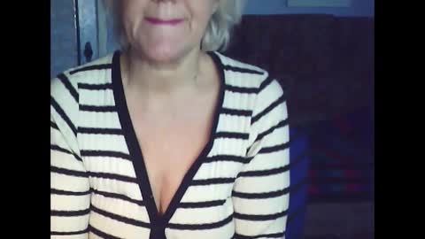 Snapshot of larisaq4ugo24 chatting on February 11, 12:15 pm larisaq4ugo24 online show from February 11, 12:15 pm