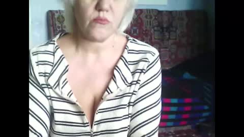Snapshot of larisaq4ugo24 chatting on February 17, 10:29 am larisaq4ugo24 online show from February 17, 10:29 am