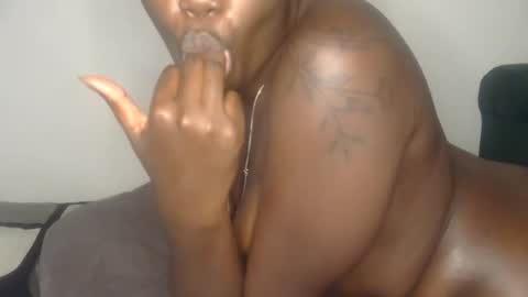 larvy12 online show from March 25, 7:59 am