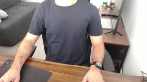 latexdave84 online show from November 9, 4:49 am