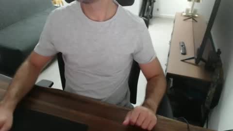 latexdave84 online show from May 18, 4:07 am