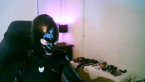 Snapshot of latexminheadroom chatting on September 10, 2:34 am latexminheadroom online show from September 10, 2:34 am