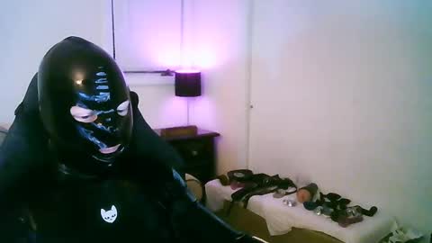 Snapshot of latexminheadroom chatting on September 14, 3:42 am latexminheadroom online show from September 14, 3:42 am