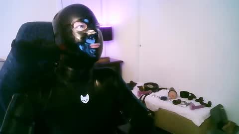 Snapshot of latexminheadroom chatting on March 10, 1:12 am latexminheadroom online show from March 10, 1:12 am