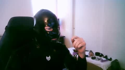 Snapshot of latexminheadroom chatting on March 9, 8:42 pm latexminheadroom online show from March 9, 8:42 pm