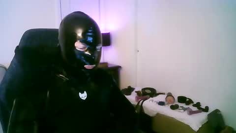 Snapshot of latexminheadroom chatting on March 10, 4:17 am latexminheadroom online show from March 10, 4:17 am