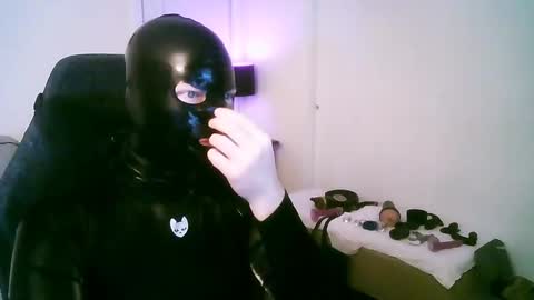 Snapshot of latexminheadroom chatting on March 8, 3:06 am latexminheadroom online show from March 8, 3:06 am