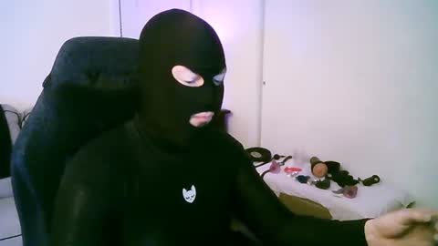 latexminheadroom online show from August 9, 6:30 am