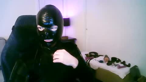 Snapshot of latexminheadroom chatting on March 8, 6:10 am latexminheadroom online show from March 8, 6:10 am