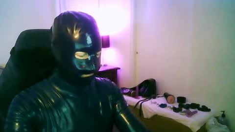 Snapshot of latexminheadroom chatting on December 22, 1:34 am latexminheadroom online show from December 22, 1:34 am