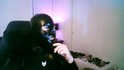 Snapshot of latexminheadroom chatting on September 18, 2:37 am latexminheadroom online show from September 18, 2:37 am