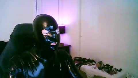 Snapshot of latexminheadroom chatting on September 21, 1:42 am latexminheadroom online show from September 21, 1:42 am