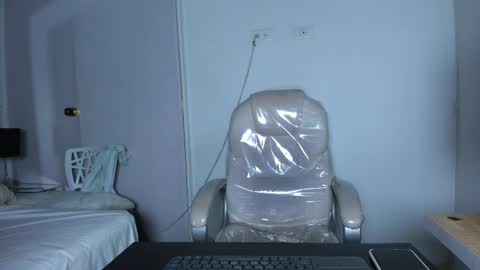 Snapshot of latin_couple20y chatting on February 17, 1:04 am Johana y Santiago online show from February 17, 1:04 am