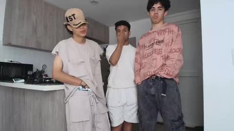 latin_naughty_boys online show from September 22, 6:23 pm